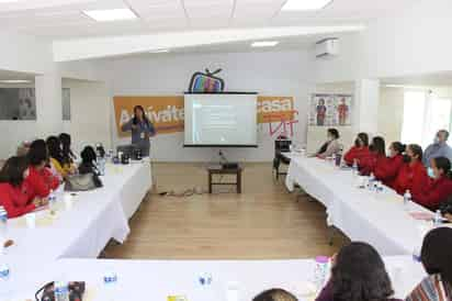 El sistema para el Desarrollo Integral de la Familia en el municipio de Lerdo fue la sede de la capacitación ‘Procuraduría de Protección de Niñas, Niños y Adolescentes’, impartida por el DIF del estado de Durango el pasado viernes al personal del DIF lerdo y de municipios de la región.
