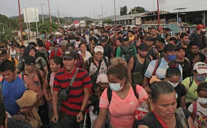 Un migrante cubano falleció este domingo de un balazo cuando viajaba en la caravana que avanza por el suroriental estado mexicano de Chiapas, en un hecho todavía por esclarecer que investigará la Fiscalía General de México. (ARCHIVO) 

