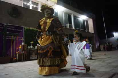 El festival arrancó con los números musicales con una presentación ofrecida por el grupo de danza 'Xochipilli'. (EL SIGLO DE TORREÓN)