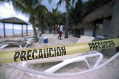 Un enfrentamiento entre dos bandas por el control de un territorio fue la causa del tiroteo en una playa de Puerto Morelos en la Riviera Maya, una de las joyas del Caribe mexicano, donde se ha detectado que operan 12 grupos de narcomenudeo. indicaron el viernes autoridades estatales. (ARCHIVO) 
