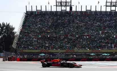 El corredor mexicano 'Checo' Pérez logró subir al podio en el Gran Premio de México. (EFE)