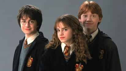 Corría el año 2001 cuando, en noviembre, llegó a los cines “Harry Potter and the Sorcerer's Stonel”, la primera entrega de la saga de Harry Potter. Tras el éxito de los libros, con millones de ejemplares vendidos, la adaptación cinematográfica de J.K. Rowling desató una verdadera fiebre mágica hechizando a todo el planeta. (ESPECIAL) 