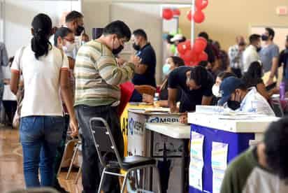 La recuperación de los índices de empleo formal se ha dado para el mes de octubre, con la creación de 172 mil 668 plazas de empleo ante el Instituto Mexicano del Seguro Social (IMSS), sin embargo, el trabajo eventual sigue en rezago. (ARCHIVO) 
