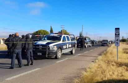 Los cuerpos estaban tirados al pie de la carretera federal 25, a la altura de la comunidad Crisóstomos. (EL UNIVERSAL)