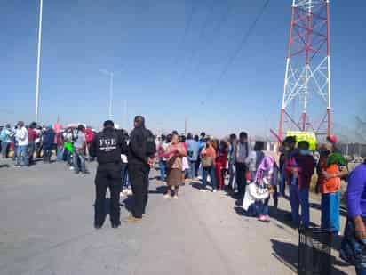 Denuncian también la falta de agua potable y los vecinos del ejido Virginia piden la cancelación del centro de transferencia de basura, debido a que la comunidad ya quedó dentro de la mancha urbana y representa un foco de infección. 
