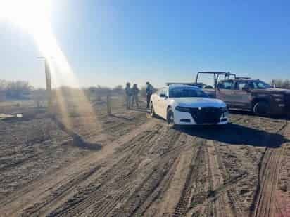 Los elementos de la corporación y personal de la paraestatal se internaron en un camino de terracería a bordo de vehículos oficiales. (EL SIGLO DE TORREÓN)