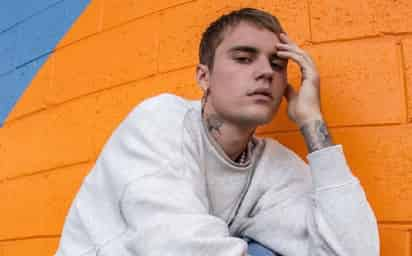 Fan lagunera de Justin Bieber espero su turno detrás de 11 mil 857 personas más para comprar su boleto para uno de sus conciertos en México. (ESPECIAL) 