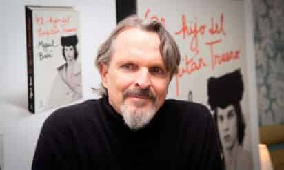 Ahora que Miguel Bosé está promocionando su libro biográfico “El hijo del capitán Trueno” en España, el cantante se negó a hablar de la pandemia y las teorías negacionistas que tiene, sin embargo, lo que llamó la atención es lo que hizo en la conferencia de prensa que ofreció, previo a las entrevistas individuales que dio hace unos días.