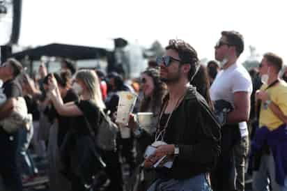 Sorprende y agradecen los asistentes, las medidas de sanidad que se implementaron en los food trucks del Corona Capital 2021, los cuales tras la pandemia tuvieron que prepararse y adecuarse para seguir brindando un buen servicio como en ediciones pasadas. 