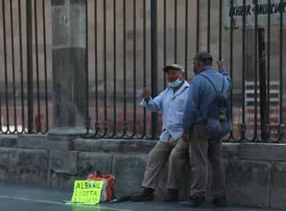 La tasa mexicana de desempleo bajó a 4.2 % en el tercer trimestre de 2021, frente a la de 5.2 % del mismo lapso de 2020, pero con más trabajadores subocupados e informales que antes de la crisis de la COVID-19. (ARCHIVO) 