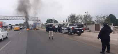 Los quejosos tomaron la carretera federal San Pedro-Torreón. (EL SIGLO DE TORREÓN)