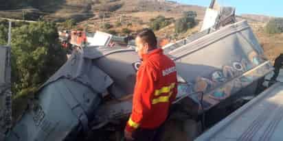 Esta mañana de miércoles se registró un choque de trenes, cerca de una zona habitacional en la zona conurbada de Zacatecas y Guadalupe que dejó un saldo de cinco personas heridas y una vivienda dañada. (ESPECIAL) 
