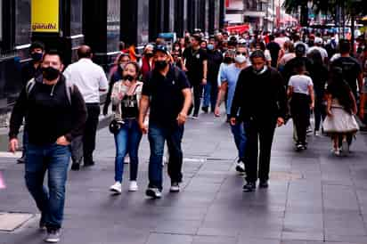 El gobierno de la Ciudad de México informó que la próxima semana continuará en semáforo verde por disminución de casos de COVID-19, y pidió a la población no caer en pánico ante la detención del primer caso de la variante Ómicron. (ARCHIVO)
