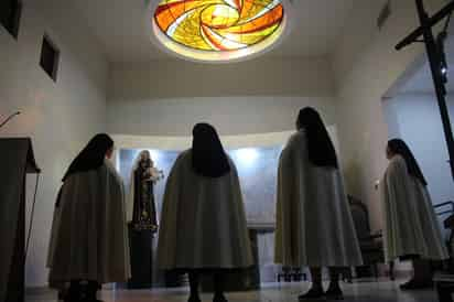 Las Carmelitas Descalzas de Gómez Palacio son conocidas como las madres que hacen hostias o venden unas ricas galletas, pocos saben que son consagradas de clausura dedicadas a la oración contemplativa. (DANIELA CERVANTES)