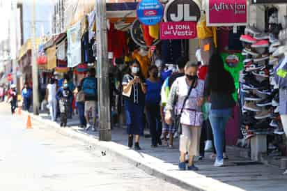 Durante la temporada decembrina se incrementa considerablemente la afluencia de personas en las calles del estado de Durango, lo que aumenta el riesgo de contagio. (EL SIGLO DE TORREÓN) 