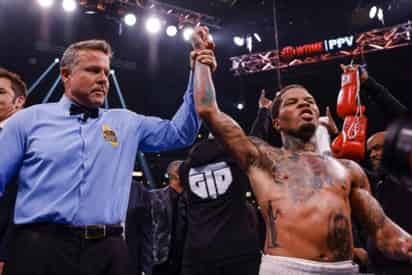 Gervonta “Tank” Davis, defendió con éxito su corona al derrotar por decisión unánime al bravo peleador mexicano Isaac “Pitbull” Cruz.