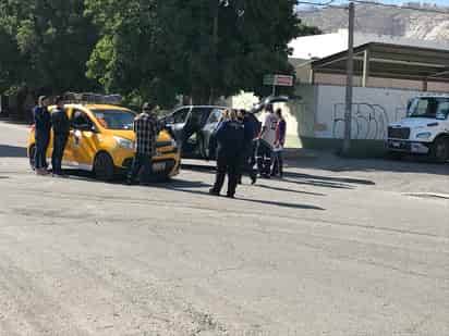 Ambos vehículos involucrados resultaron con daños materiales. (EL SIGLO DE TORREÓN)