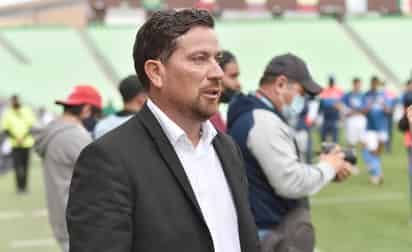 La meta de Omar Tapia va mucho más allá, pues sueña con ser el primer director técnico lagunero que logre un título de Primera División con el equipo de sus amores. (ARCHIVO)