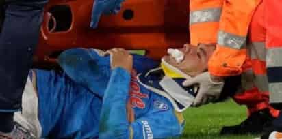 Hirving 'Chucky' Lozano tuvo que salir de cambio al minuto 44 en el partido de este jueves de Europa League entre Napoli y Leicester City.