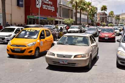 El jefe de Tránsito menciona que el tráfico aumentó desde la segunda semana de noviembre y con los festejos decembrinos. (EL SIGLO DE TORREÓN)