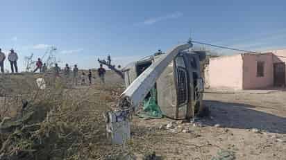 La camioneta terminó completamente destrozada y fue asegurada por las autoridades. (EL SIGLO DE TORREÓN) 