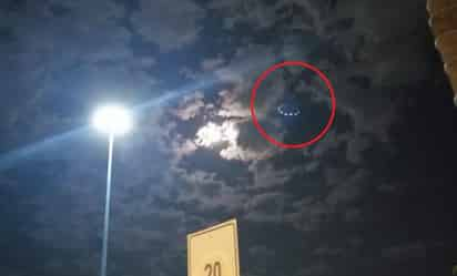 En redes, laguneros teorizan que las luces captadas en el cielo de Torreón se trataron de un 'fenómeno ovni' (CAPTURA)