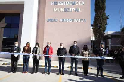 Riquelme y alcalde entregaron diversas obras de infraestructura. (ISABEL AMPUDIA)