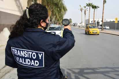 Dirección de Tránsito seguirá desplegando además agentes en los principales cruceros. (ARCHIVO)