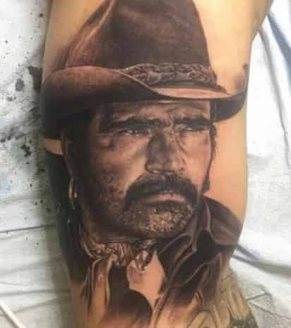 El tatuador Chuey Quintanar fue el responsable de la obra de arte en el cuerpo del nieto de Don Vicente Fernández (REDES SOCIALES)