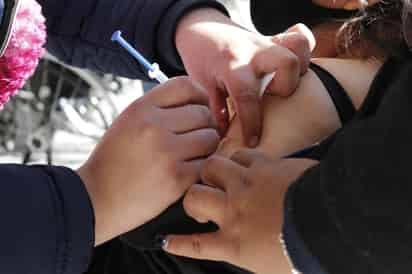 Durante dos días se aplicó la tercera vacuna contra COVID-19 al personal de los diversos sistemas de salud. (EL SIGLO DE TORREÓN)