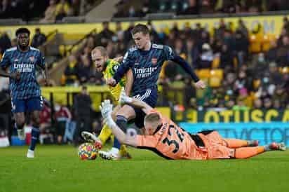 Con este triunfo el Arsenal se coloca a tres puntos del Chelsea, que es tercero, y que más tarde enfrenta al Aston Villa. (AP) 