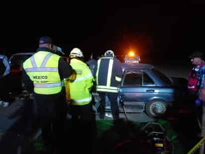 Distintas corporaciones de rescate y de seguridad acudieron al lugar del accidente vial. (EL SIGLO DE TORREÓN)