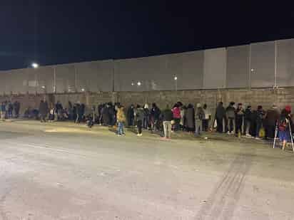 Los migrantes aseguraban que se les indicó que se les permitiría pasar a los Estados Unidos para solicitar asilo político, situación que resultó ser información falsa.