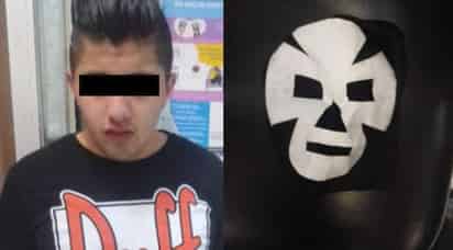 El sujeto portaba la máscara del luchador 'Espanto' al momento del asalto, lo que permitió su identificación (ESPECIAL)