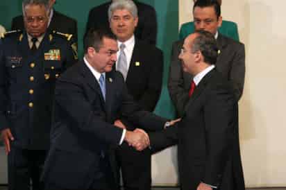 El presidente Andrés Manuel López Obrador aseguró que el expresidente Felipe Calderón debe explicar los motivos que tuvo para nombrar como secretario de Seguridad Pública a Genaro García Luna. (ARCHIVO)