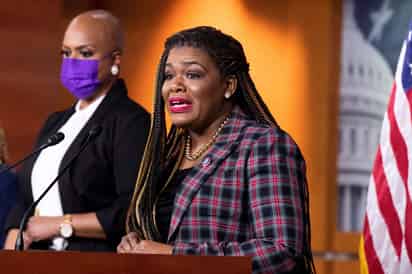 La representante Cori Bush es una veterana de las manifestaciones de protesta. Se pasó años participando en ellas en las calles de San Luis y de Ferguson (en el estado de Missouri), en una militancia que la llevó a ocupar cargos públicos cada vez más importantes. (ARCHIVO) 