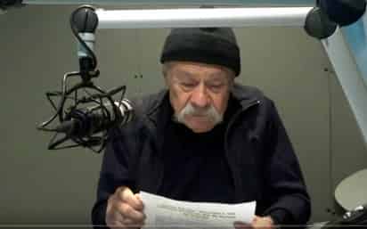 El escritor, periodista, conductor y productor de radio, Tomás Mojarro, mejor conocido como 'El valedor', quien fuera uno de las voces más críticas del poder y los políticos, murió este martes a los 89 años de edad, según informaron en redes sociales diversas instituciones de la UNAM, donde hizo por varios años carrera el analista. (ESPECIAL)