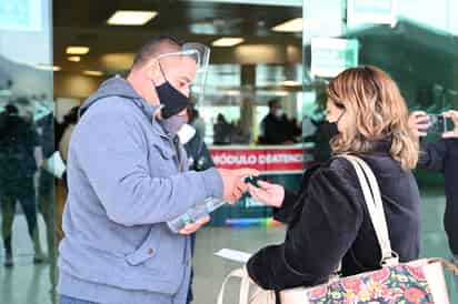 Los filtros de prevención del contagio en los accesos a edificios municipales se reforzarán.  (VERÓNICA RIVERA)