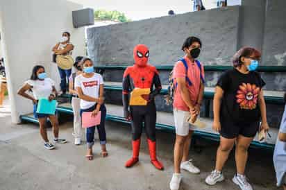 Coronavirus ha causado la muerte de al menos mil 21 niños y adolescentes. (ARCHIVO)
