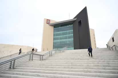 El pago correspondiente a la primera quincena se hizo mediante cheques, a fin de que cada empleado acuda a verificar su labor.