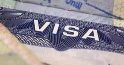 Después de una década de permanecer en relativa estabilidad, la cifra de visas entregadas por Estados Unidos a mexicanos bajó drásticamente en el contexto de la pandemia de COVID-19. (ESPECIAL)
