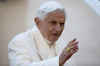 Benedicto XVI presentó largos testimonios por escrito para el informe. (ARCHIVO)