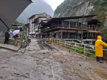 El aluvión ocurrió en torno a las 6:05 hora local (11:05 GMT), cuando el caudal del río Alcamayo aumentó considerablemente por las lluvias registradas durante la noche del jueves. (EFE)