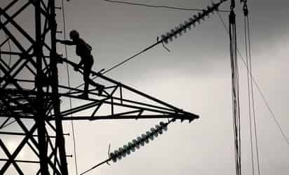 La reforma podría dificultar lo esfuerzos de ambos países en relación a la energía limpia y el clima. (ARCHIVO)