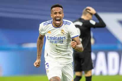  En el minuto 93, el brasileño Eder Militao remató de cabeza un centro de su compatriota Vinicius para certificar un empate. (EFE)