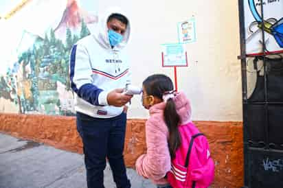 Alumnos en Coahuila podrán regresar a las aulas este martes 25 de enero. (ARCHIVO)