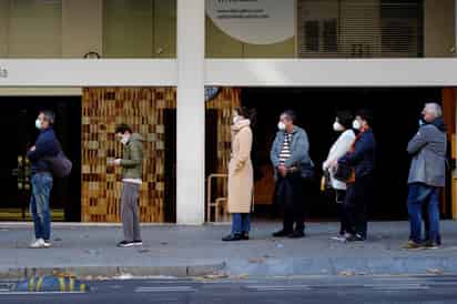 España sumó 253 nuevas muertes por COVID desde el viernes y 305,432 nuevos casos, con lo que ha superado ya los nueve millones de contagios desde el inicio de la pandemia, según los datos facilitados hoy por el Ministerio de Sanidad. (ARCHIVO) 