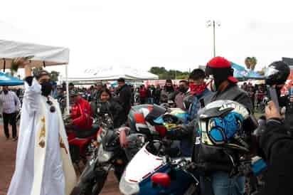 Participaron cerca de 600 personas en la bendición de cascos. (EL SIGLO DE TORREÓN)