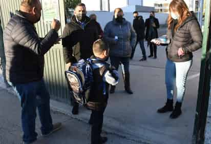 Fueron cerca de 80 mil estudiantes los que volvieron a las aulas hoy.  (FERNANDO COMPEÁN)