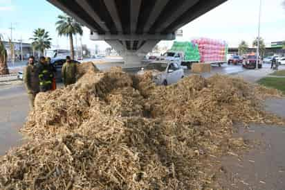 El percance vial ocurrió poco antes de las 9:00 horas. (EL SIGLO DE TORREÓN)